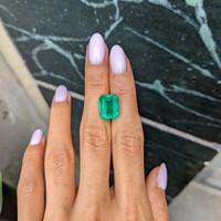 8.28 Ct. Emerald from Colombia - Muzo Life Style
