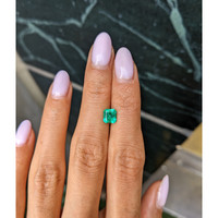 0.99 Ct. Emerald from Colombia Life Style