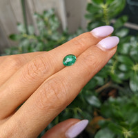 1.43 Ct. Cabochon Emerald from Colombia Life Style