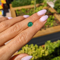 1.84 Ct. Cabochon Emerald from Colombia Life Style