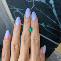 1.84 Ct. Cabochon Emerald from Colombia Life Style