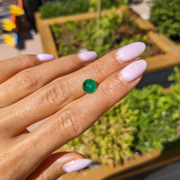 2.20 Ct. Cabochon Emerald from Colombia Life Style