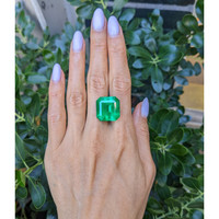 22.81 Ct. Emerald from Colombia Life Style