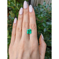 4.62 Ct. Emerald from Colombia Life Style