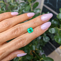 2.20 Ct. Emerald from Colombia Life Style