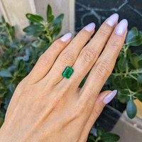 3.65 Ct. Emerald from Zambia Life Style