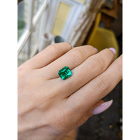 2.57 Ct. Emerald from Colombia Life Style