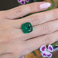 6.93 Ct. Emerald from Zambia Life Style