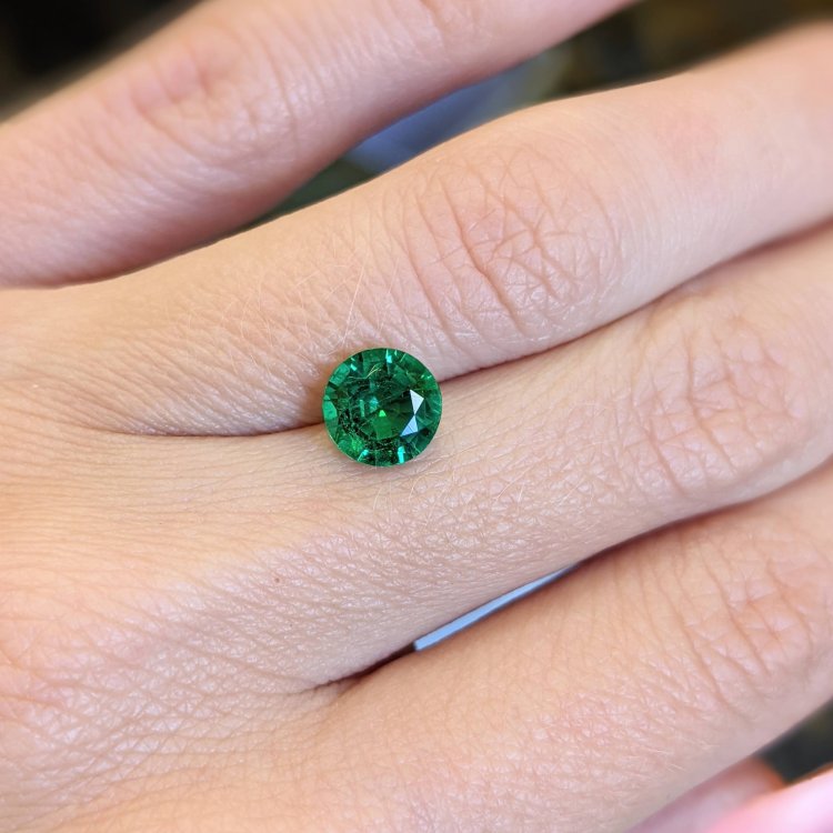 Round cut clearance emerald