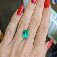 3.05 Ct. Emerald from Colombia Life Style