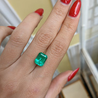 3.05 Ct. Emerald from Colombia Life Style
