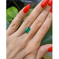 1.24 Ct. Emerald from Colombia Life Style