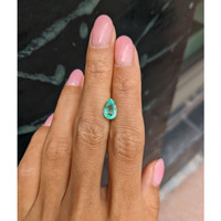 1.27 Ct. Emerald from Colombia Life Style