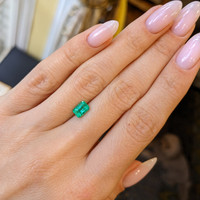 0.83 Ct. Emerald from Colombia Life Style