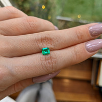 0.49 Ct. Emerald from Colombia Life Style