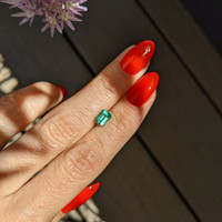 0.92 Ct. Emerald from Russia Life Style