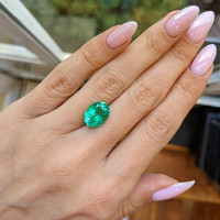 3.90 Ct. Emerald from Colombia Life Style