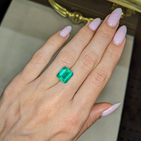 4.17 Ct. Emerald from Colombia Life Style
