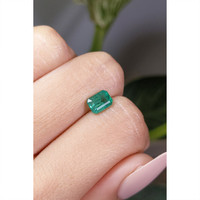 1.18 Ct. Emerald from Zambia Life Style