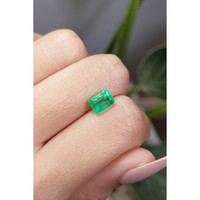 1.68 Ct. Emerald from Colombia Life Style