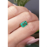 1.99 Ct. Emerald from Colombia Life Style