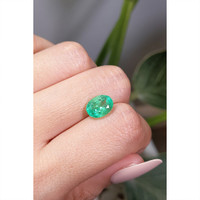 2.24 Ct. Emerald from Colombia Life Style