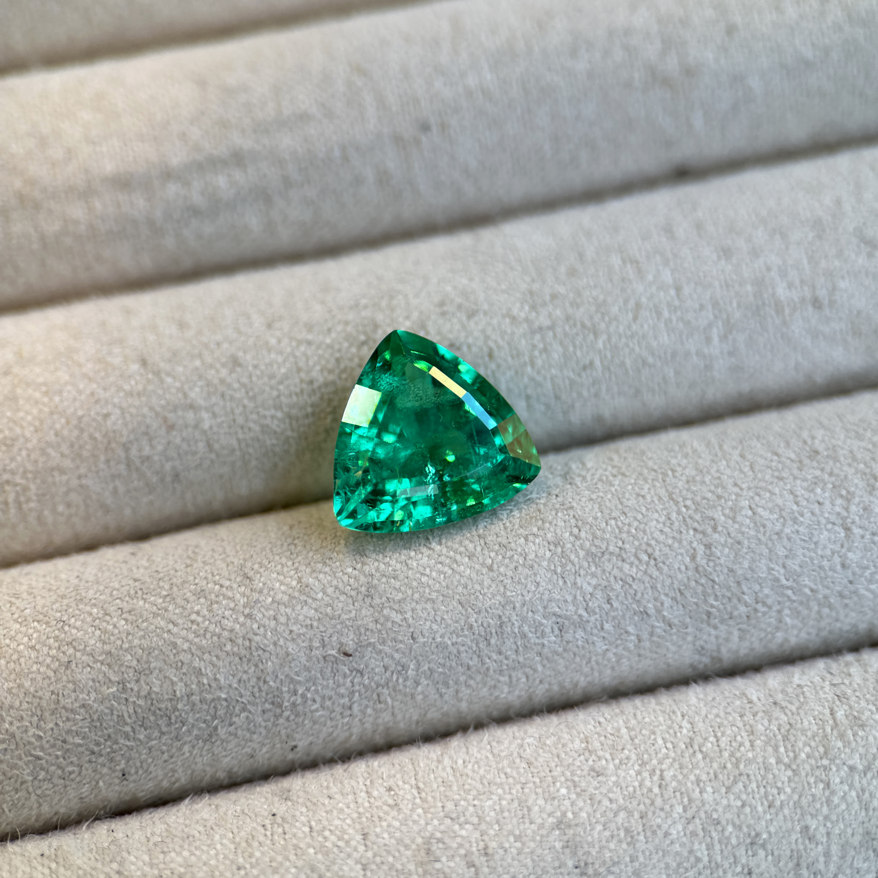 Natural Brazilian Emerald 7.70 Ct Trillion Shape Certified Gemstone hotsell