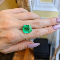 11.10 Ct. Emerald from Colombia Life Style