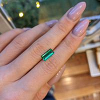 1.03 Ct. Emerald from Colombia Life Style