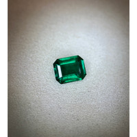 1.01 Ct. Emerald from Colombia Life Style