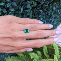 2.35 Ct. Emerald from Afghanistan Life Style