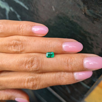 0.48 Ct. Emerald from Colombia Life Style