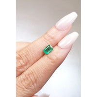 0.93 Ct. Emerald from Zambia Life Style