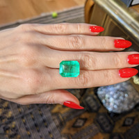11.48 Ct. Emerald from Colombia Life Style