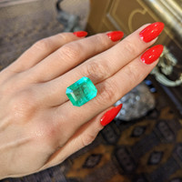 11.48 Ct. Emerald from Colombia Life Style