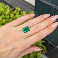 5.33 Ct. Emerald from Zambia Life Style