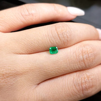 0.35 Ct. Emerald from Colombia Life Style