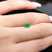 0.39 Ct. Emerald from Colombia Life Style