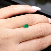 0.37 Ct. Emerald from Colombia Life Style