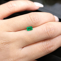 0.38 Ct. Emerald from Colombia Life Style