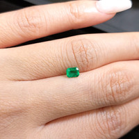 0.34 Ct. Emerald from Colombia Life Style