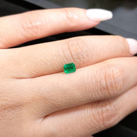 0.36 Ct. Emerald from Colombia Life Style