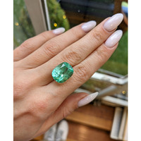 12.93 Ct. Emerald from Colombia Life Style