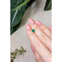 0.57 Ct. Emerald from Colombia Life Style