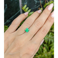 0.78 Ct. Emerald from Colombia Life Style