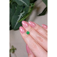 0.53 Ct. Emerald from Colombia Life Style