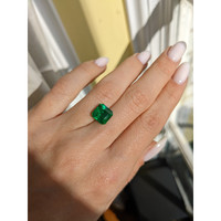 2.84 Ct. Emerald from Zambia Life Style