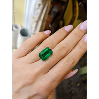8.22 Ct. Emerald from Zambia Life Style