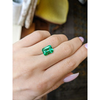 3.30 Ct. Emerald from Colombia Life Style