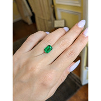 2.28 Ct. Emerald from Zambia Life Style